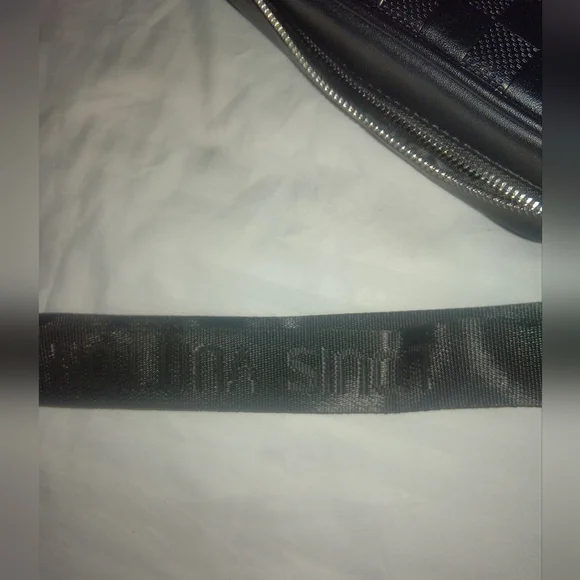 Stylish Black LV monogram unisex crossbody Bag - Picture 4 of 5